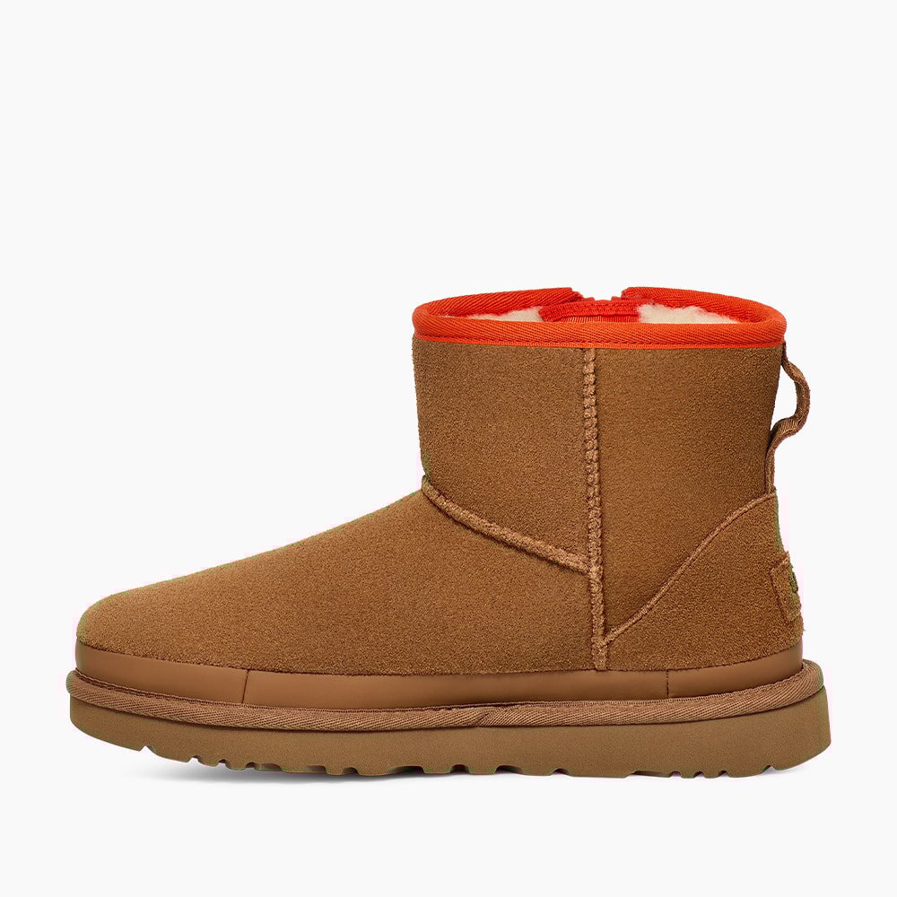 Bota UGG Classic Mini Zipper Tape Logo