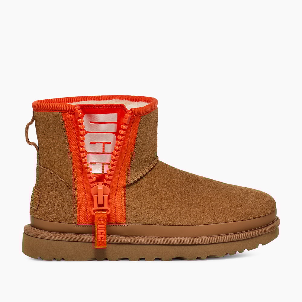 Bota UGG Classic Mini Zipper Tape Logo Caramelo