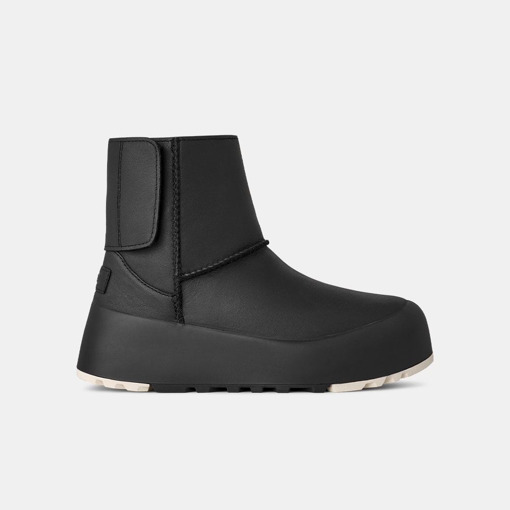Bota UGG Classic StreetScape Leather Preto