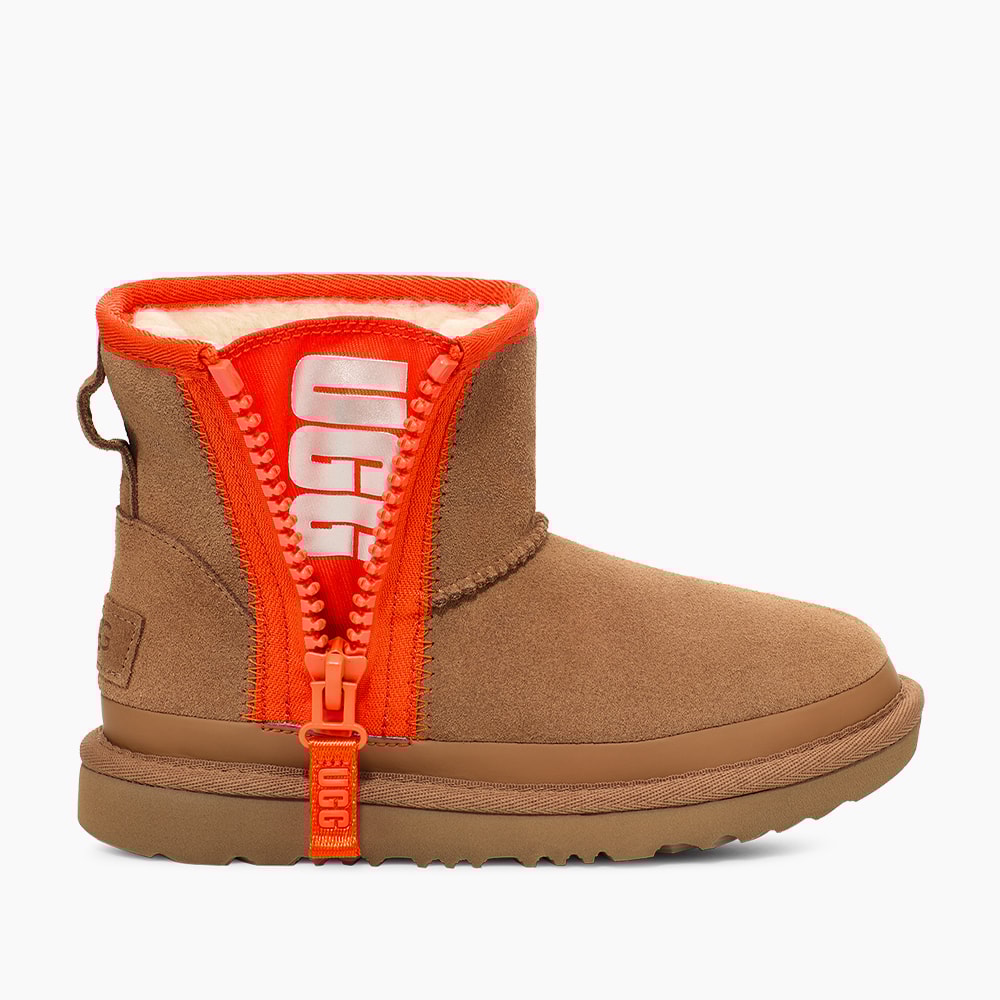 Bota UGG Juvenil Classic Mini Zipper Tape Logo Caramelo